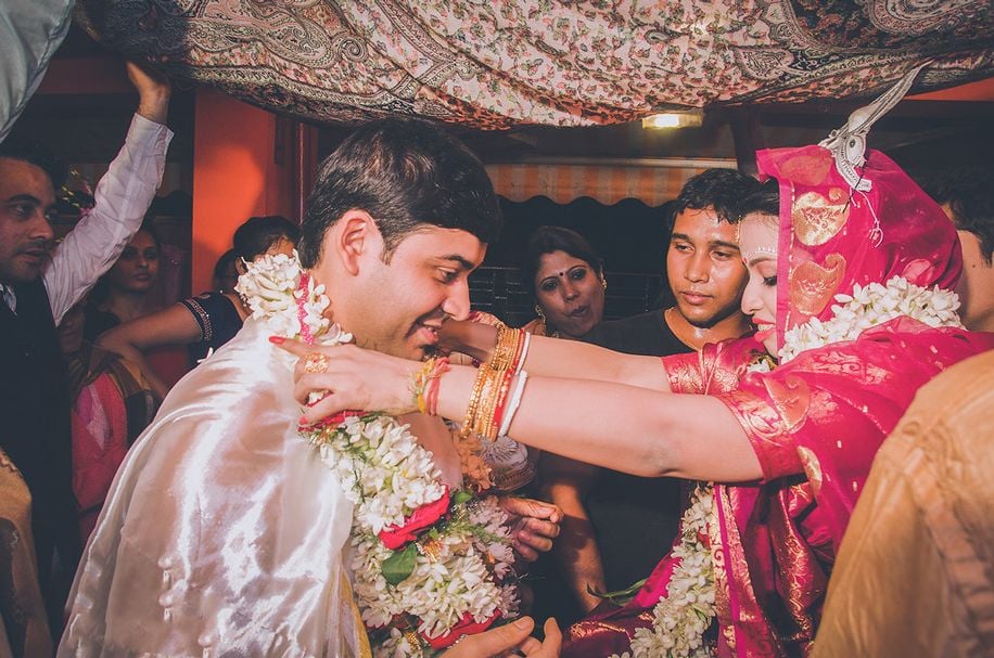 Varmala or Mala Badal Bengali Wedding Rituals