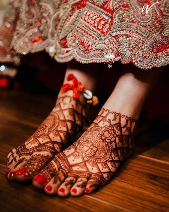 Traditional Mehndi Designs or Modern Henna Patterns?