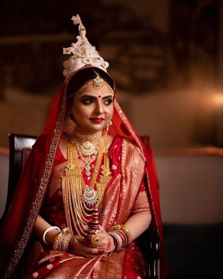 White and Silver Bengali Bride Mukut Designs