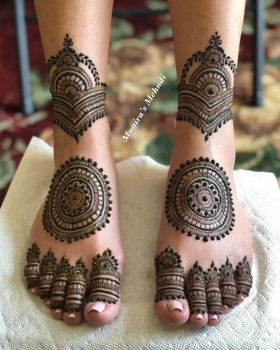 The Feet-Centre Leg Mehndi Design Idea