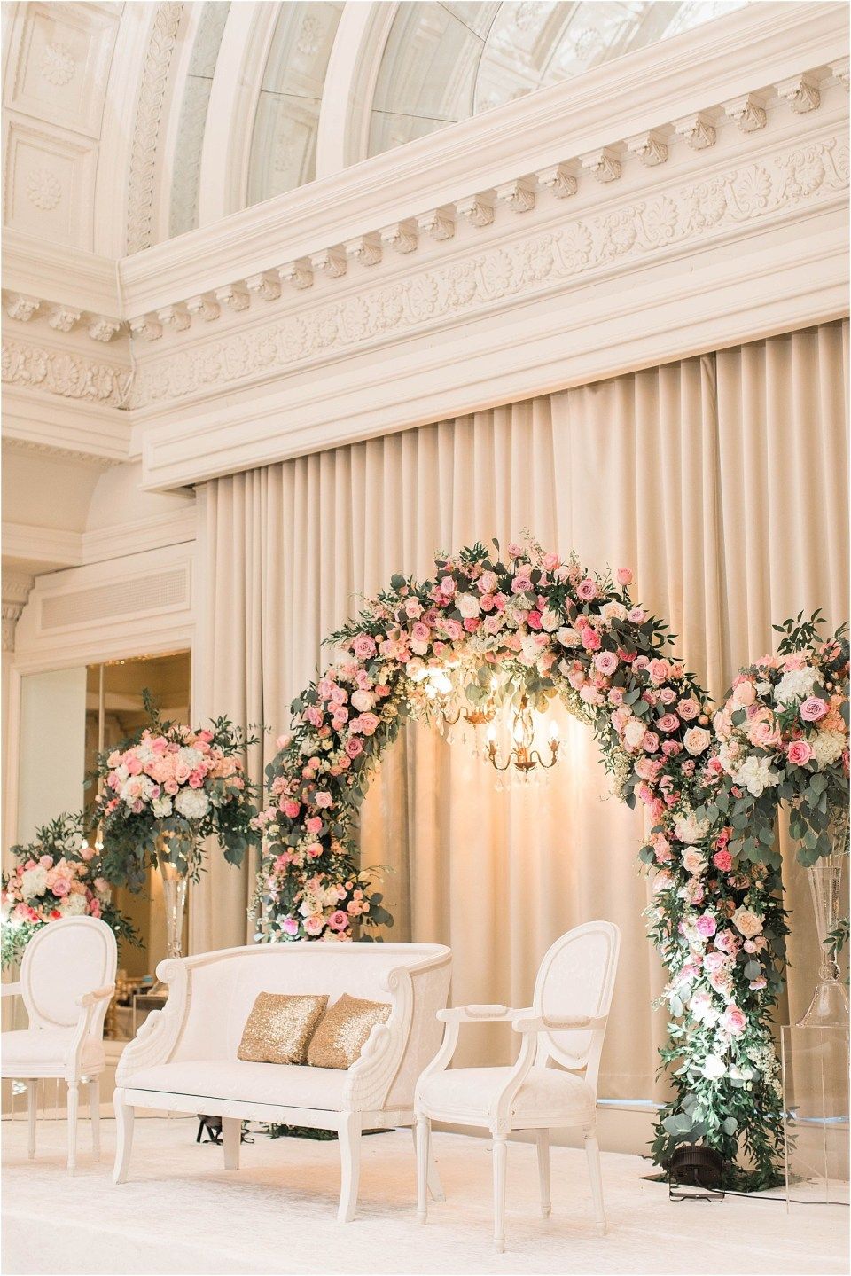 Top 10 Perfect Photos for Reception Flower Wedding Stage Decoration Top 10 Perfect Photos for Reception Flower Wedding Stage Decoration