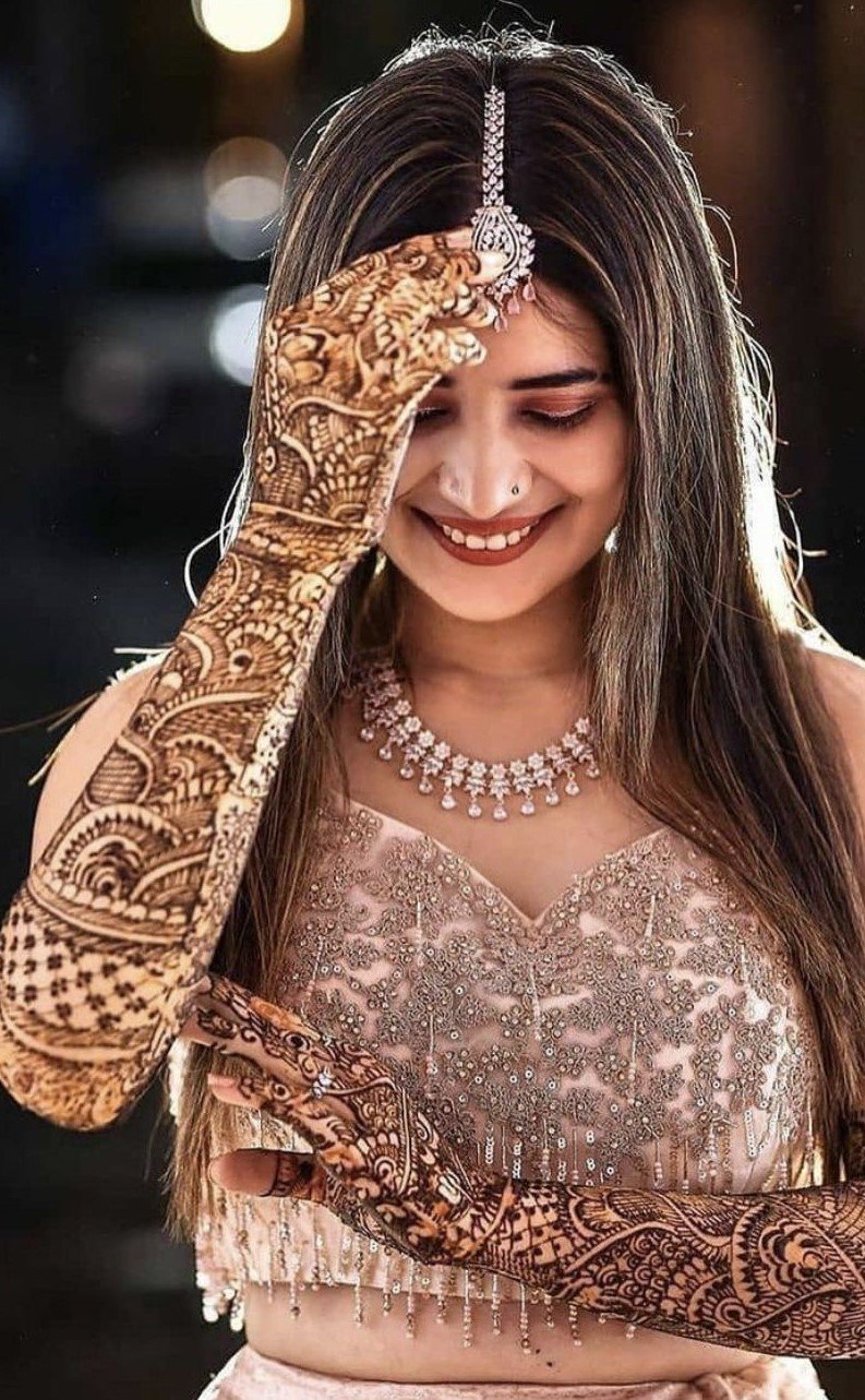 Elaborate and Meticulous Mehendi Design for Engagement