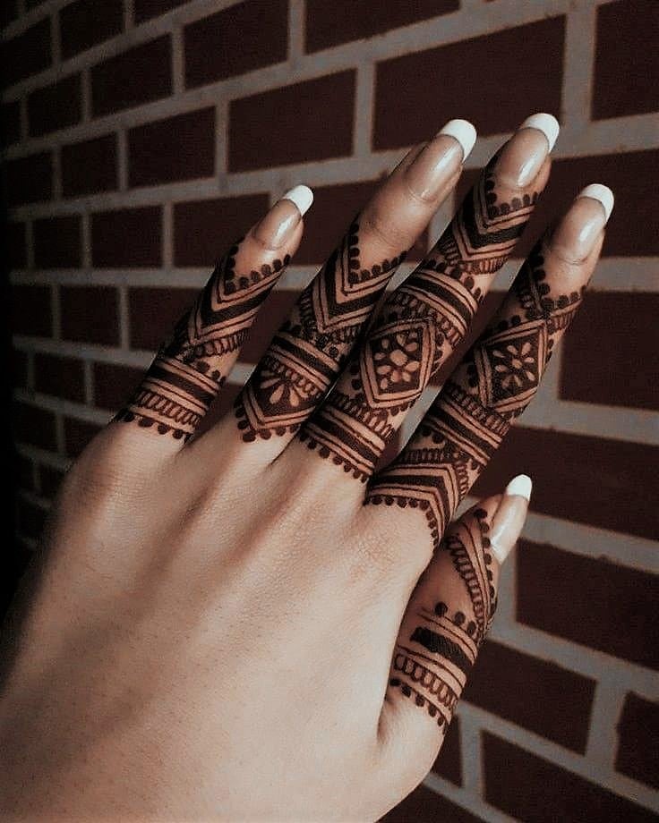 Abstract Fingers Bracelet Mehendi Designs