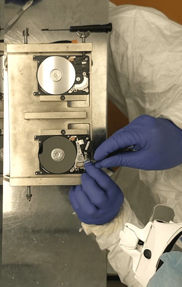Αντικατάσταση κεφαλών στο Clean Room για ανακτηση δεδομενων Ανάκτηση σκληρού δίσκου σε Clean Room