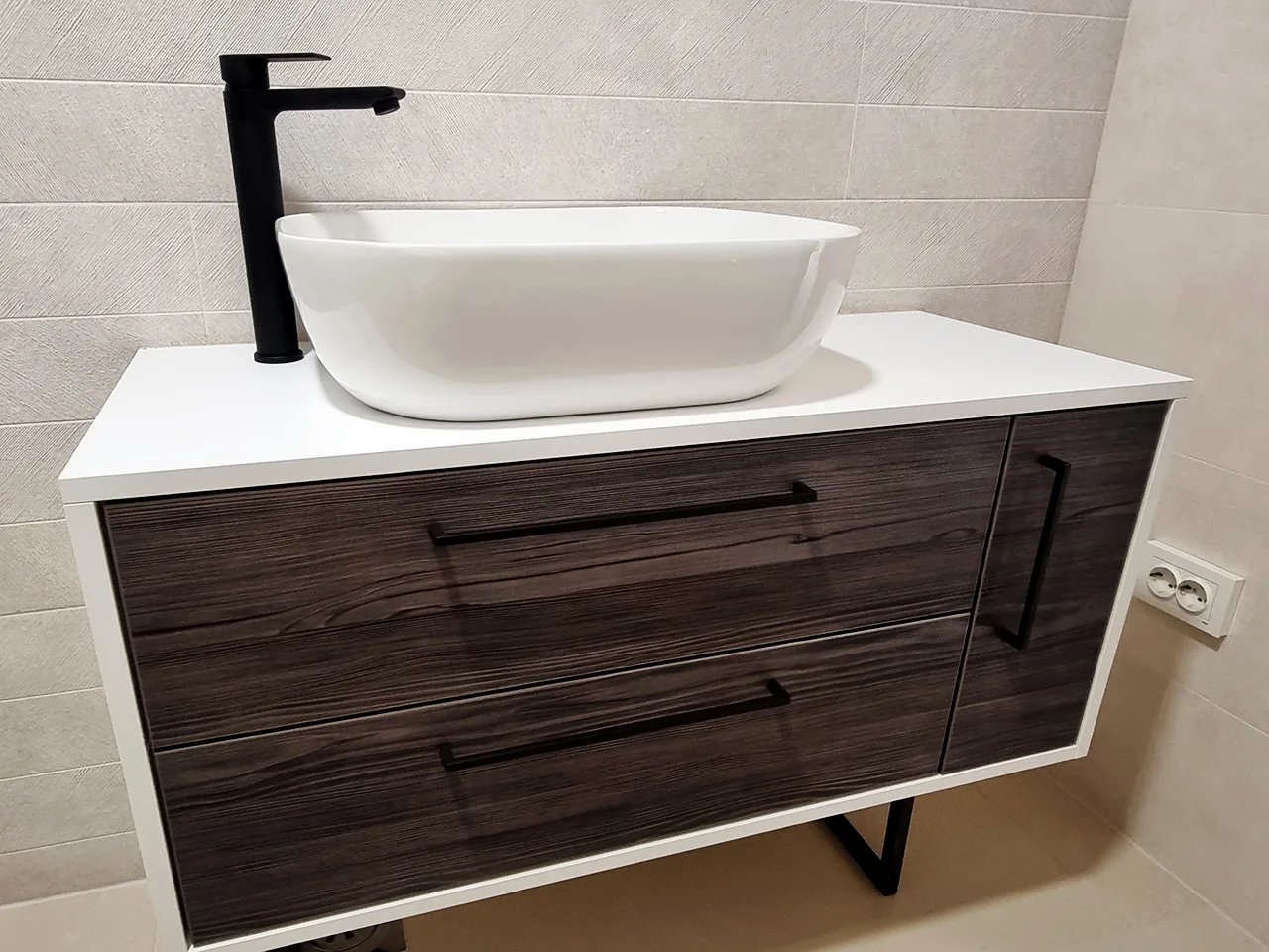 Viseci Element Za Umivaonik S Ladicama Zagreb