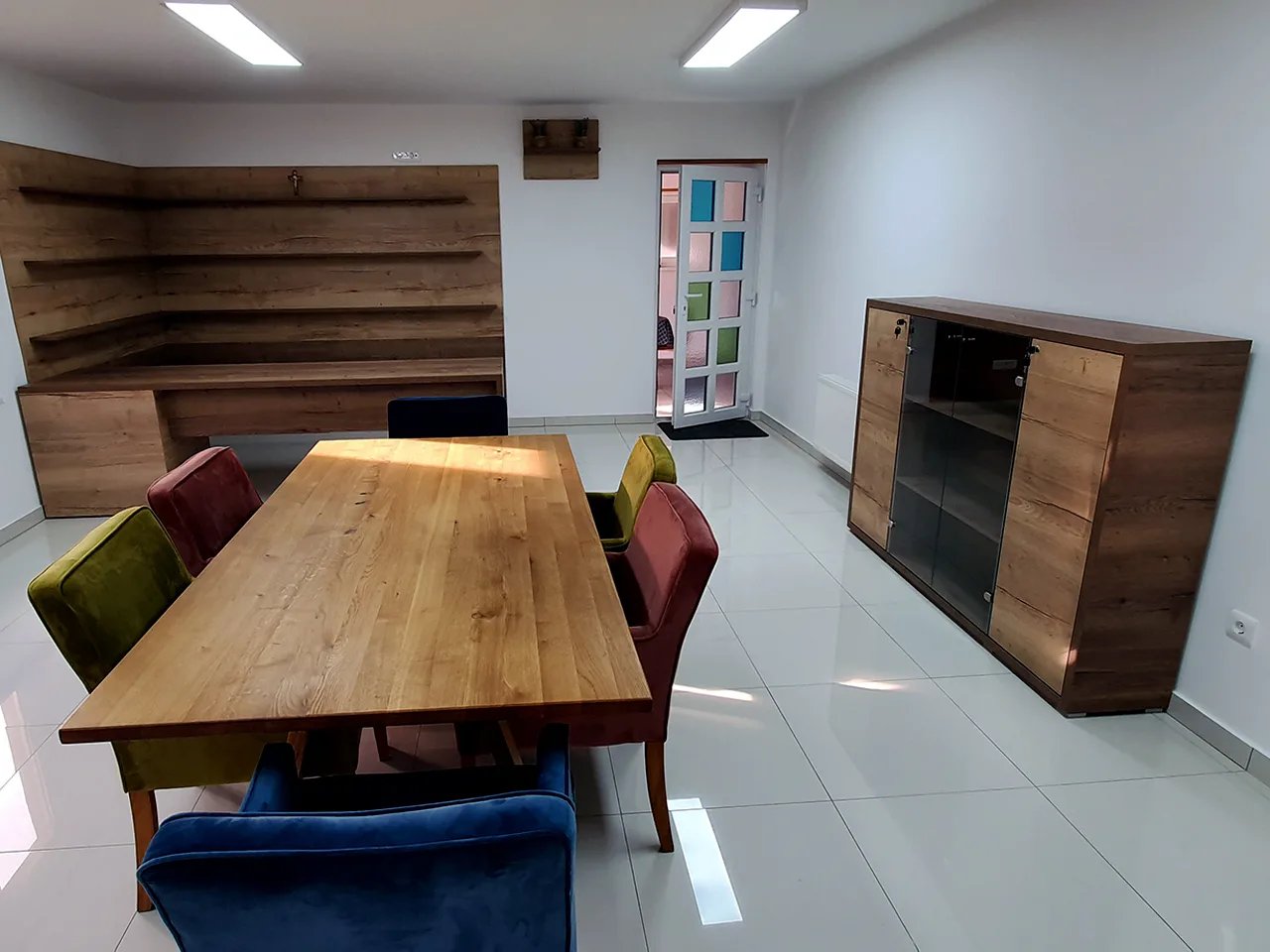 Uredski Namjestaj Po Mjeri Stolovi Komode Zagreb