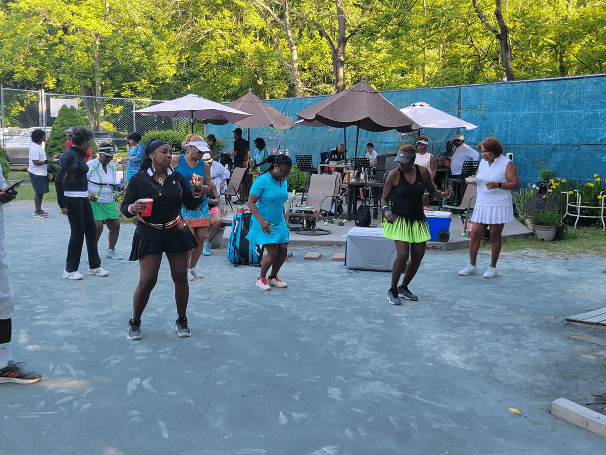 summer tennis party near me-min ladies outdoor tennis social har-tru nj