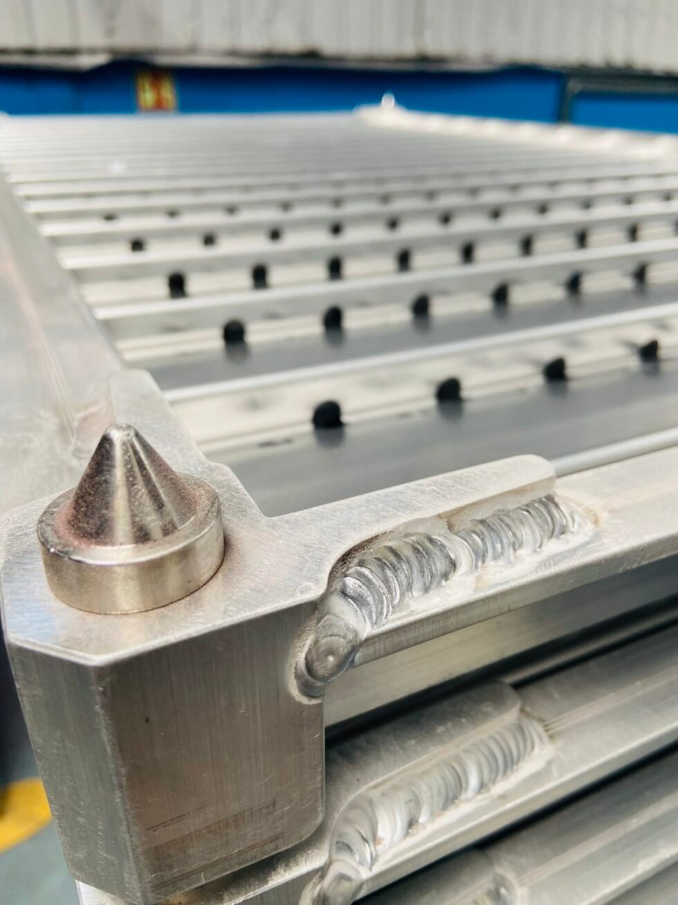 Locator corner pin for spacing the sterilization trays