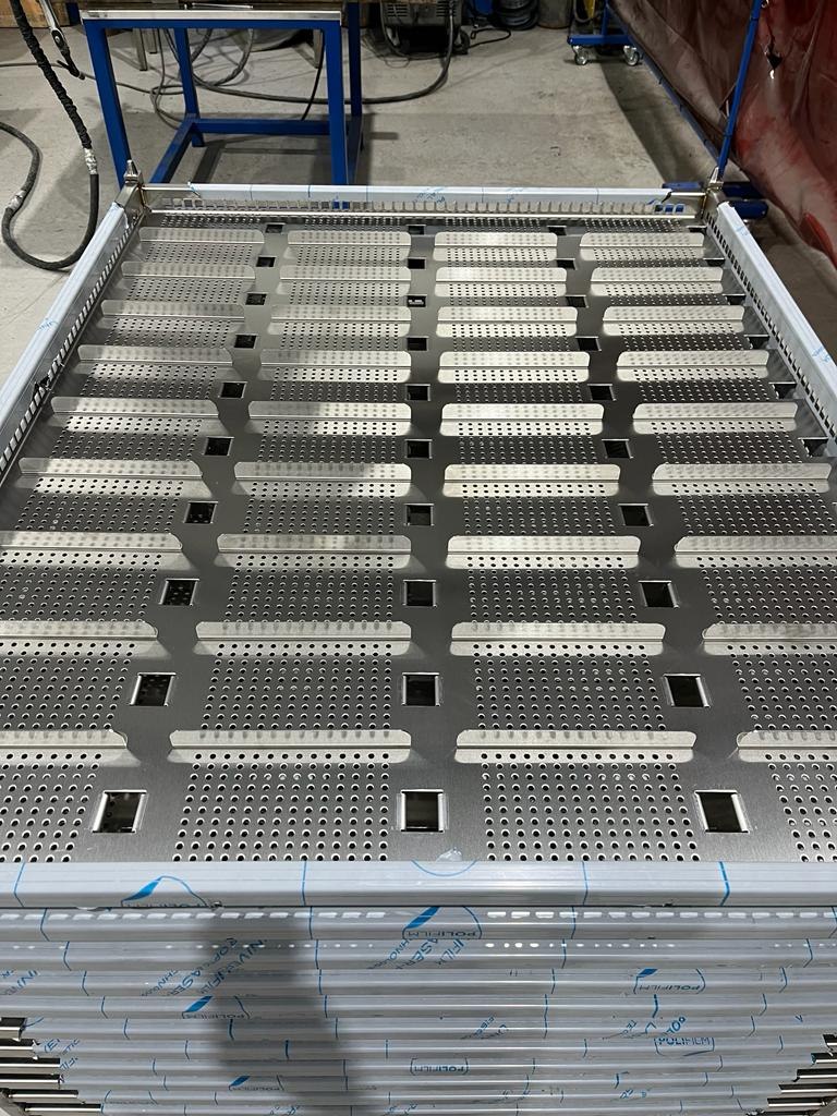 Sterilization trays for IV bags
