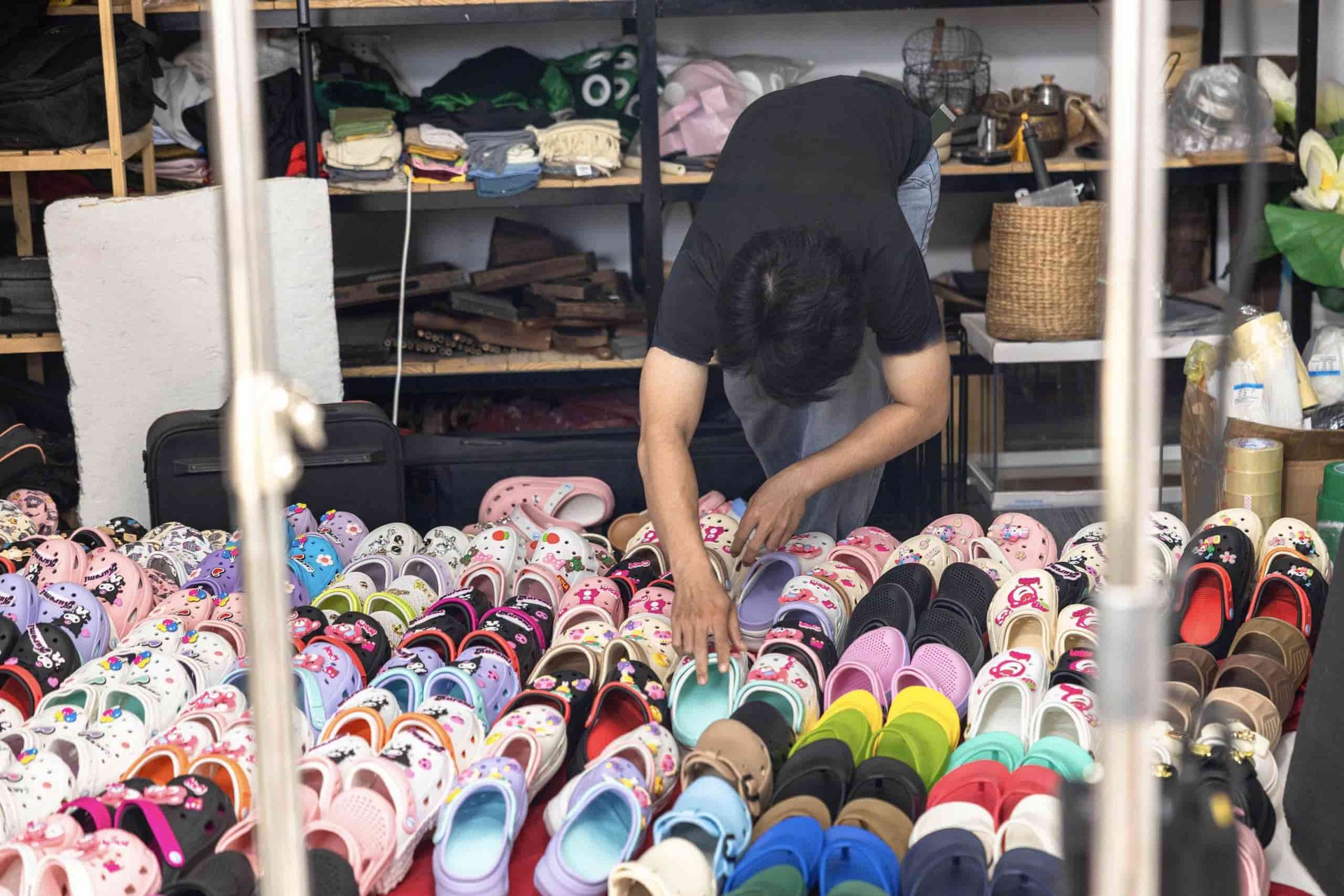 Chụp Hình Sản Phẩm Doanh Nghiệp Trọn Gói – Số Lượng Lớn, Chất Lượng Cao | Post Media