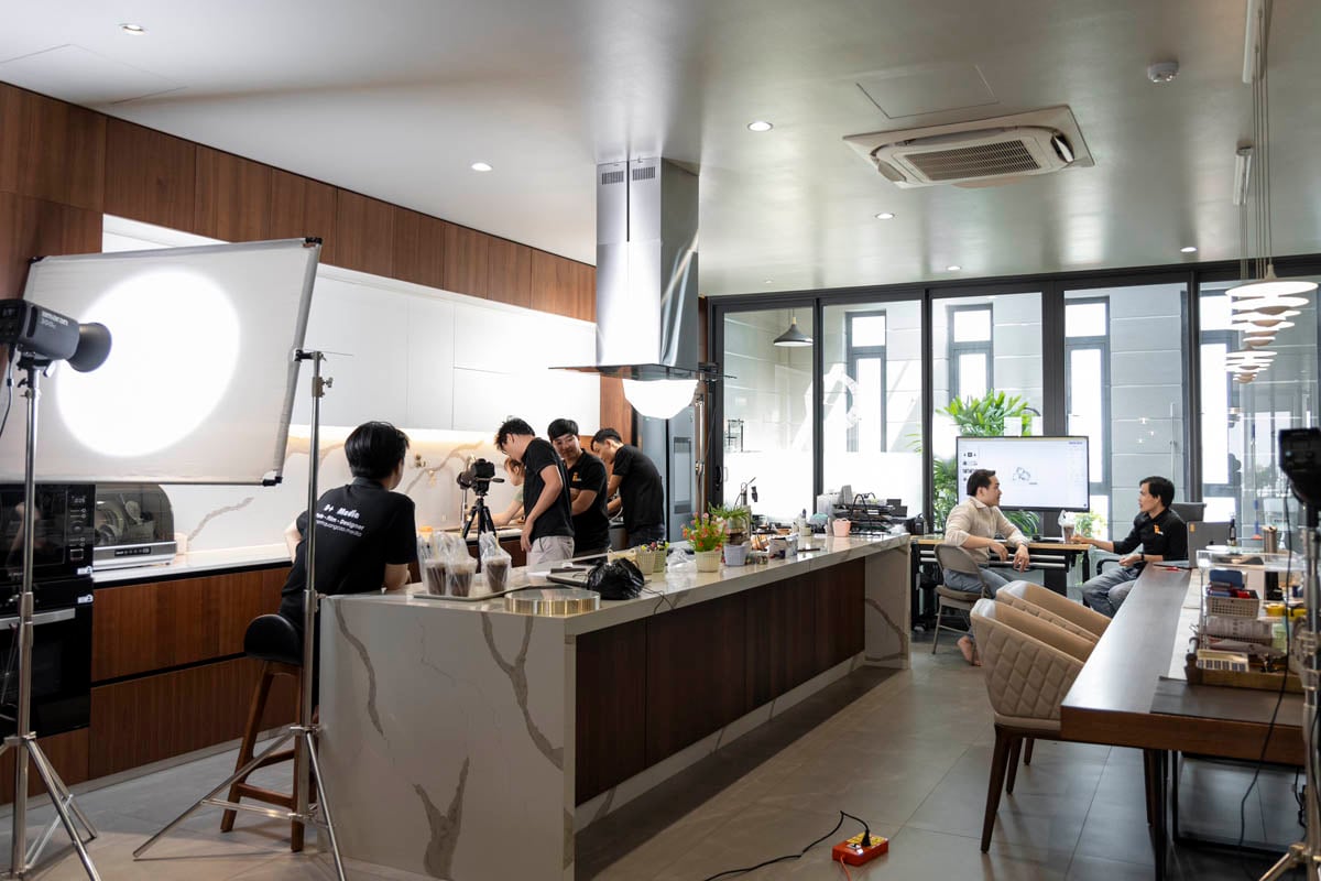 CHỤP-SẢN-PHẨM-ĐỒ-NHỰA-CHẾ-TÁC-TỪ-NHỰA-1