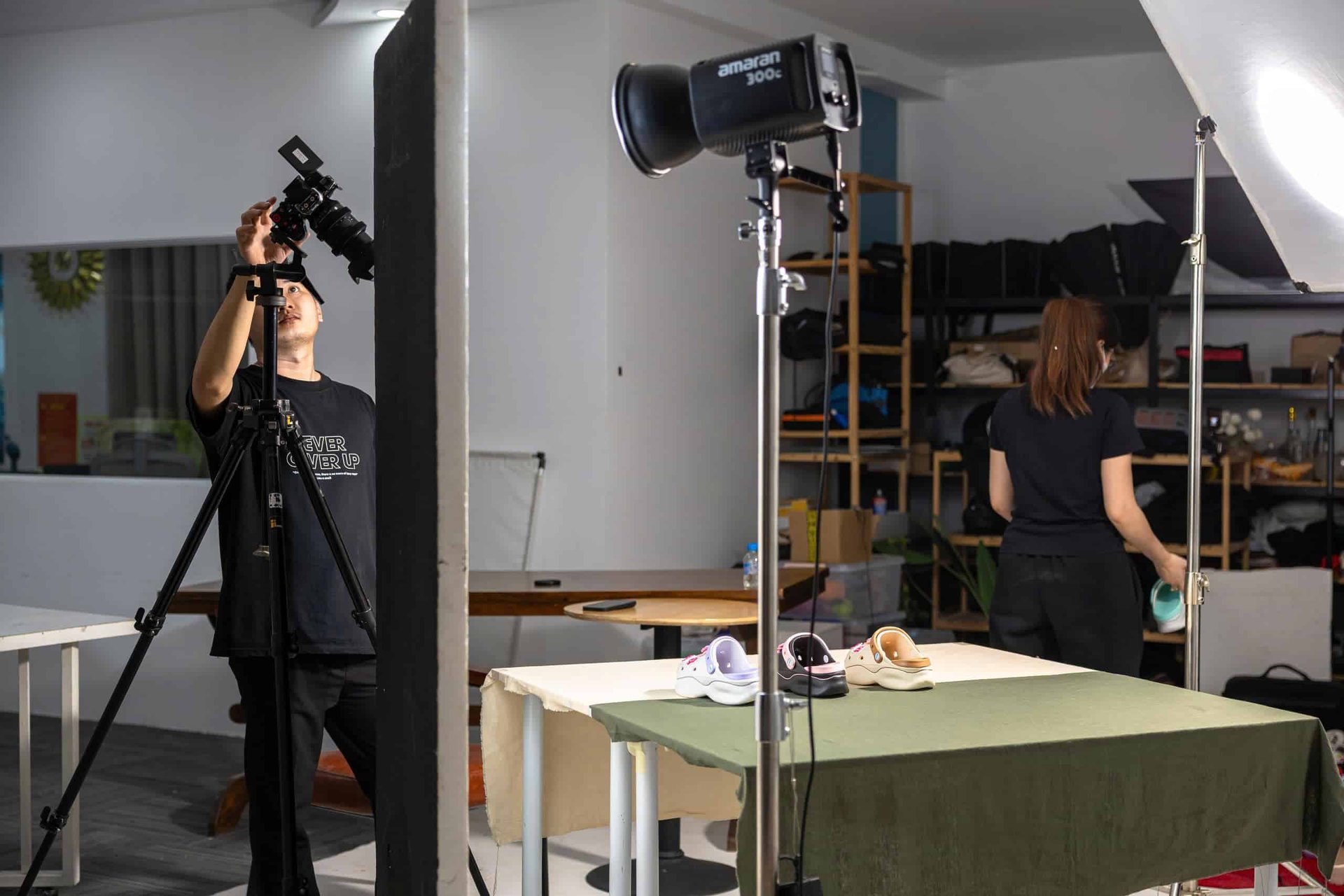 Chụp Hình Sản Phẩm Doanh Nghiệp Trọn Gói – Số Lượng Lớn, Chất Lượng Cao | Post Media