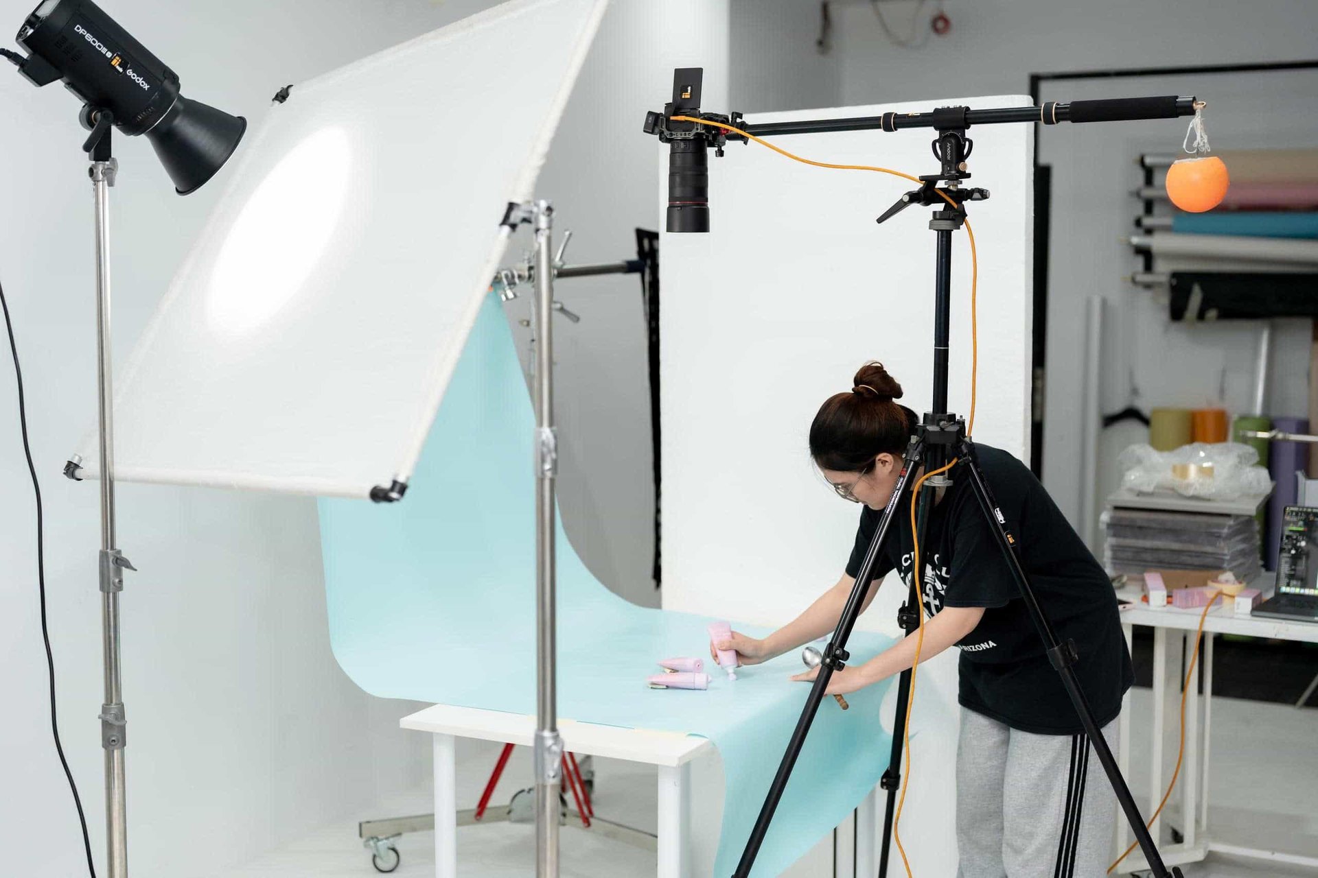 Chụp Hình Mỹ Phẩm: Chụp Hình Kem Dưỡng Theo Concept Đơn Giản | Post Media