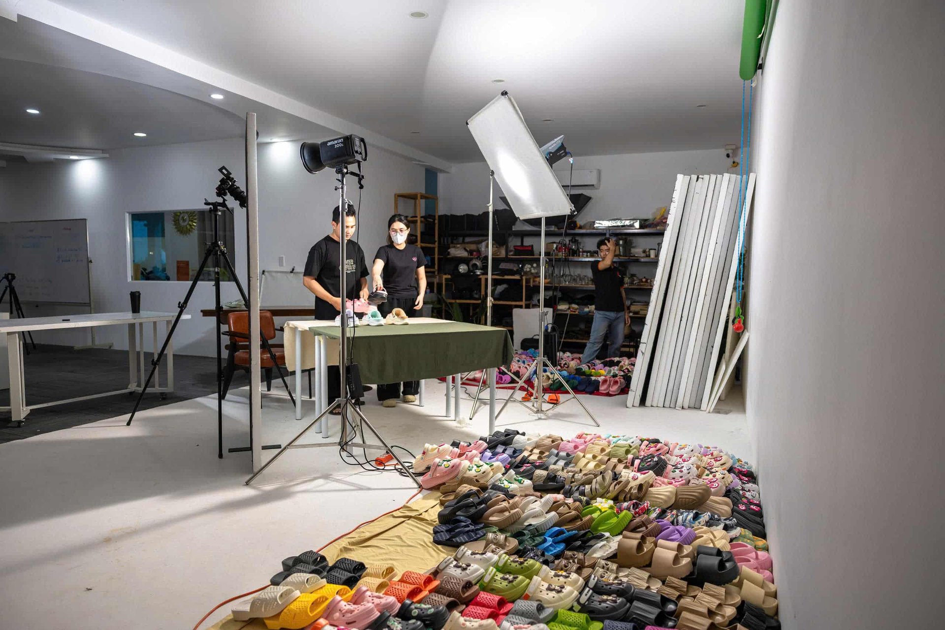 Chụp Hình Sản Phẩm Doanh Nghiệp Trọn Gói – Số Lượng Lớn, Chất Lượng Cao | Post Media