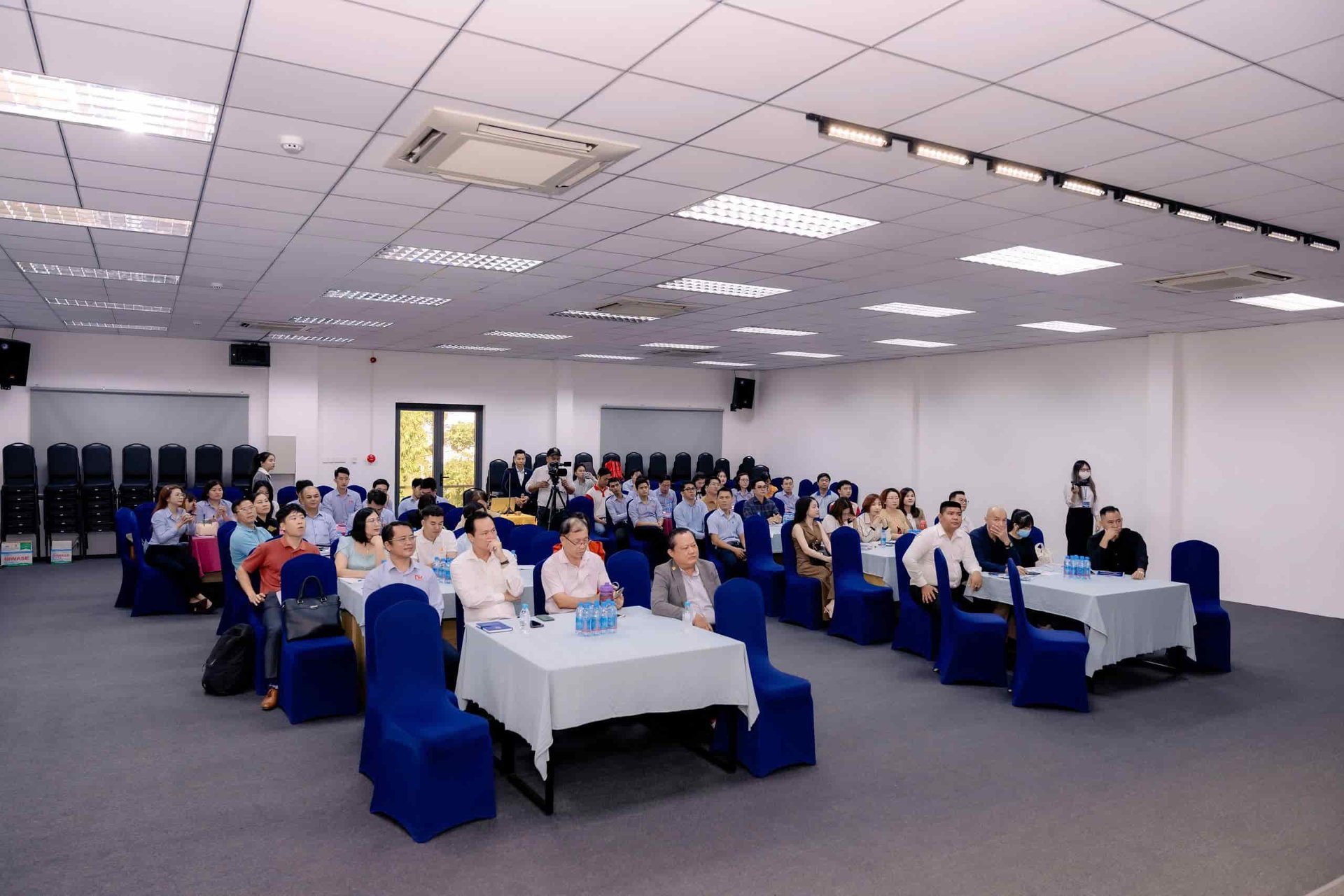 Quay chụp sự kiện