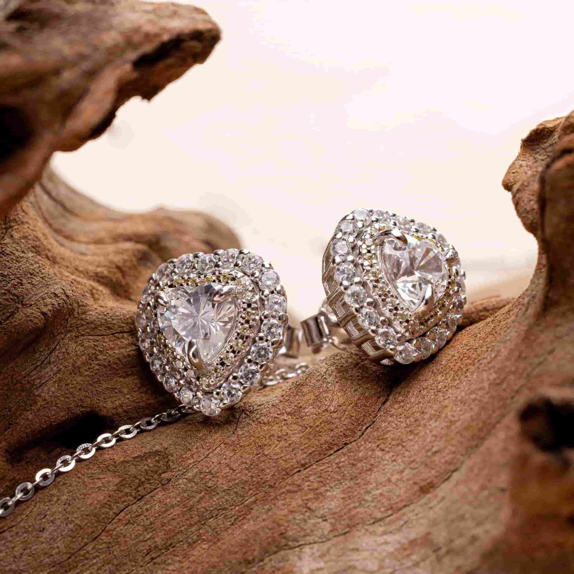 Dịch vụ chụp ảnh sản phẩm - Chụp ảnh trang sức tại Bình Dương