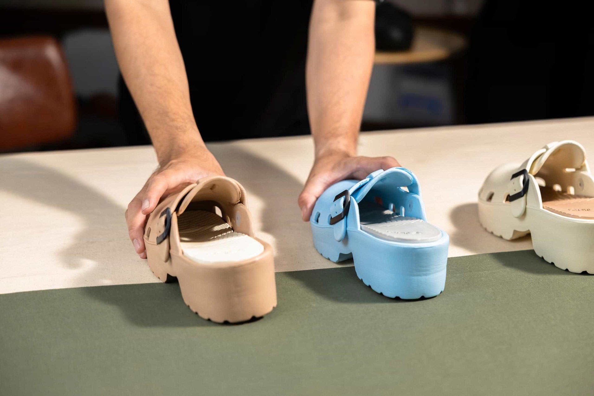 Chụp Hình Sản Phẩm Doanh Nghiệp Trọn Gói – Số Lượng Lớn, Chất Lượng Cao | Post Media