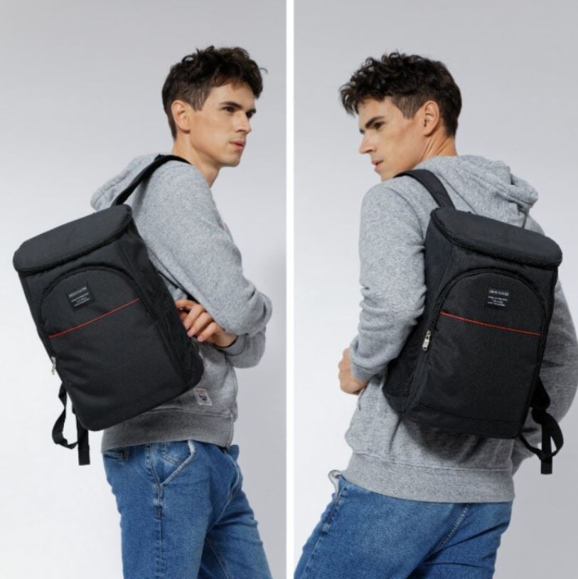 Sac à dos isotherme noir avec une fermeture zippée, conçu pour garder les aliments et boissons à la bonne température, idéal pour les sorties et les pique-niques.