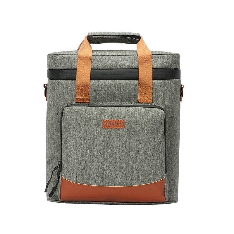 Sac isotherme en tissu gris avec poignées en simili cuir marron et poche avant zippée, idéal pour le transport de nourriture et de boissons.