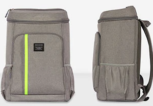 Sac à dos isotherme gris avec bandes réfléchissantes, doté de poches latérales et d'une fermeture zippée, idéal pour le transport de nourriture et de boissons.
