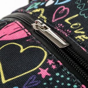 Sac isotherme avec motif coloré et fermeture éclair métallique, idéal pour garder les aliments et boissons au frais.