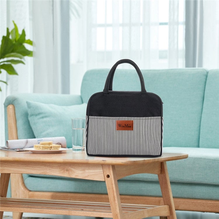 Sac isotherme pratique avec un design à rayures noires et blanches, idéal pour conserver la température des aliments et des boissons.