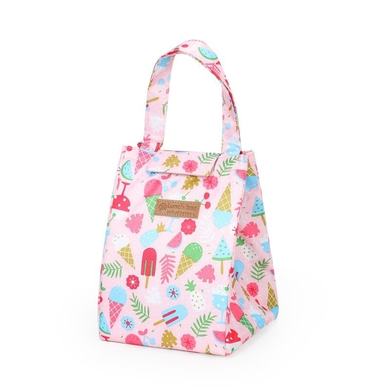 Sac isotherme en tissu rose avec motifs colorés de glaces et de fleurs, idéal pour conserver vos aliments et boissons à la bonne température.