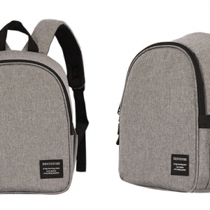 sacs à dos isothermes en tissu gris, conçus pour garder les aliments et boissons au frais, avec des bretelles réglables et un design moderne.