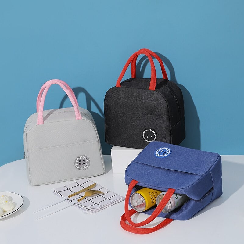 Sacs isothermes de différentes couleurs avec poignées, idéaux pour conserver les boissons et les aliments à la bonne température.