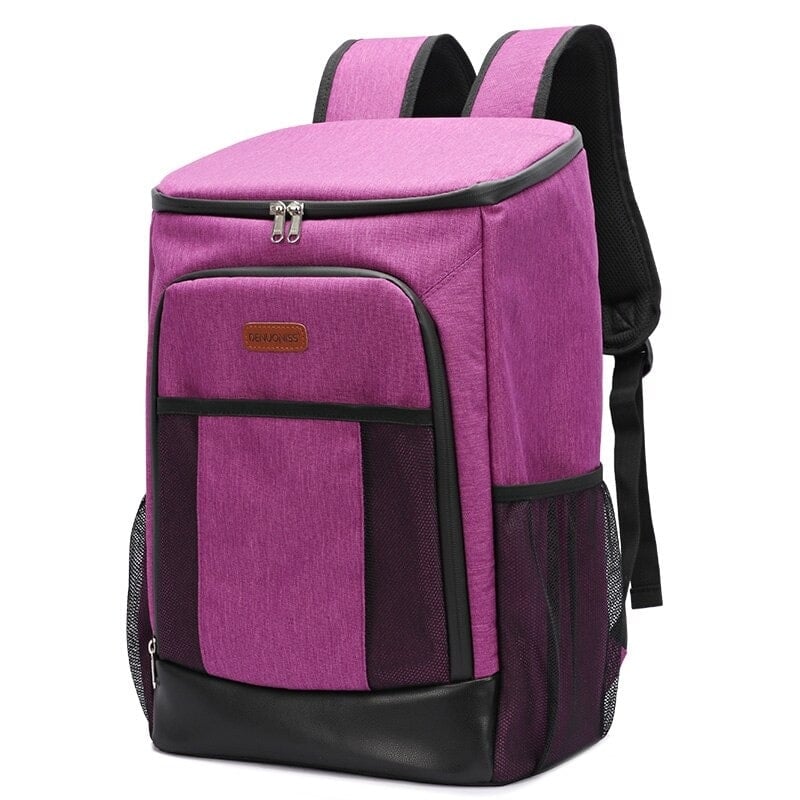 Sac à dos isotherme de couleur rose, conçu pour maintenir la température des aliments et boissons, avec des poches extérieures en filet et une fermeture éclair sur le dessus.