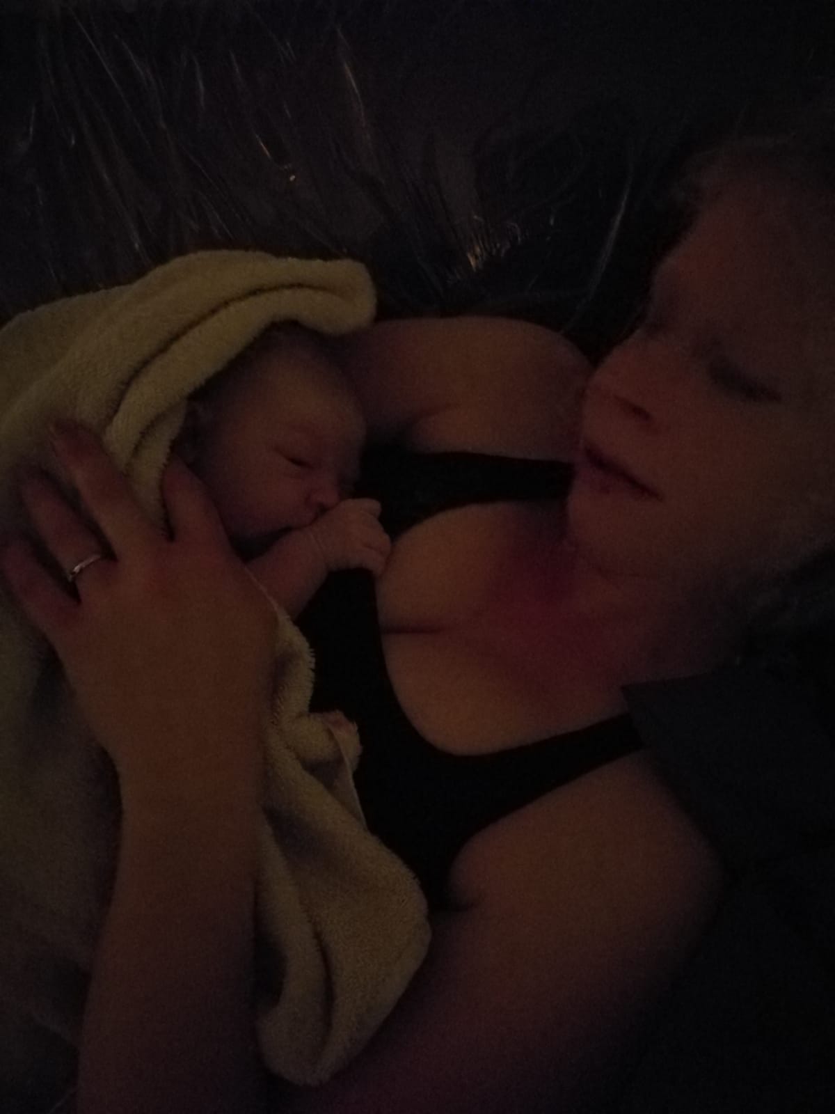 sanftegeburt entspanntegeburt selbstbestimmtegeburt angstfreiegeburt alleingeburt hausgeburt hypnobirthing hypnobirthingbaby babymassage duisburg essen moers mülheim dinslaken oberhausen krefeld neukirchen-vlyn neugeborenes baby säugling babygirl schwanger