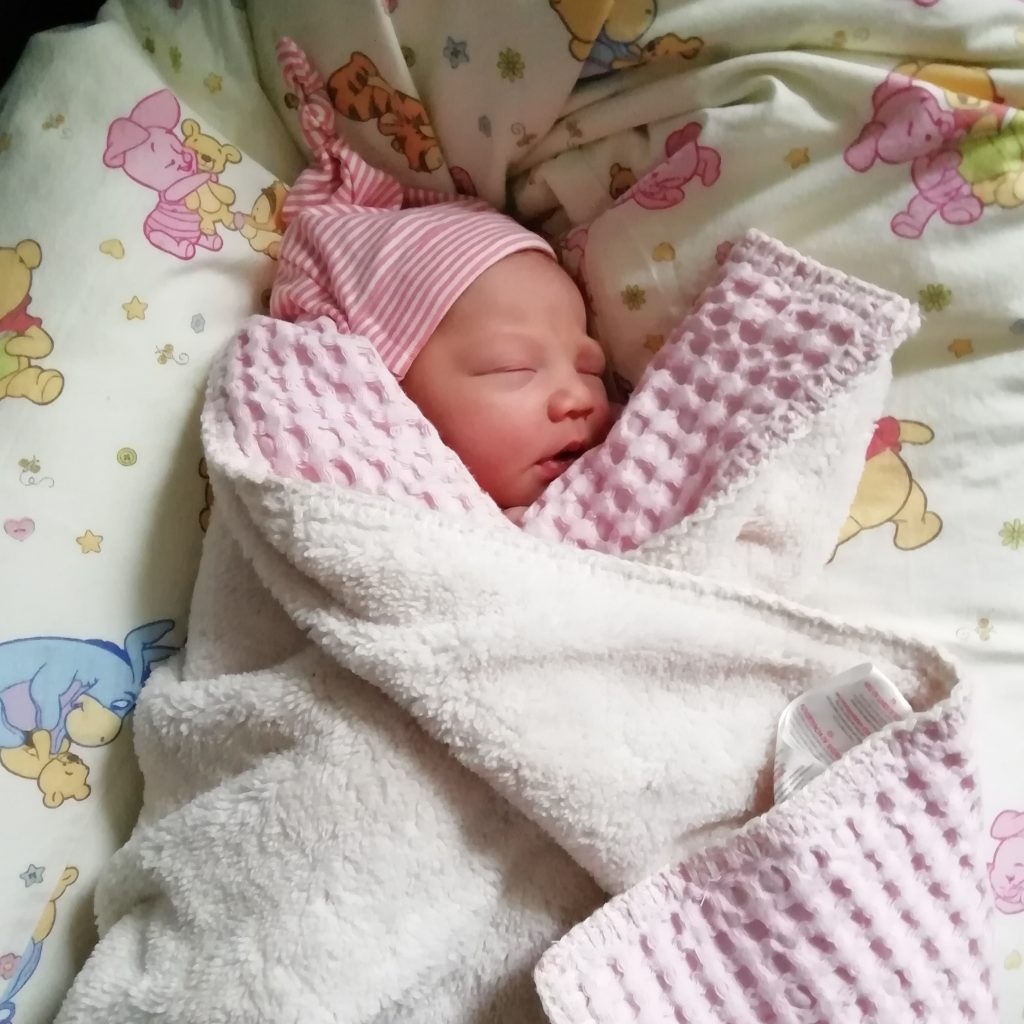 sanftegeburt entspanntegeburt selbstbestimmtegeburt angstfreiegeburt alleingeburt hausgeburt hypnobirthing hypnobirthingbaby babymassage duisburg essen moers mülheim dinslaken oberhausen krefeld neukirchen-vlyn neugeborenes baby säugling babygirl schwanger