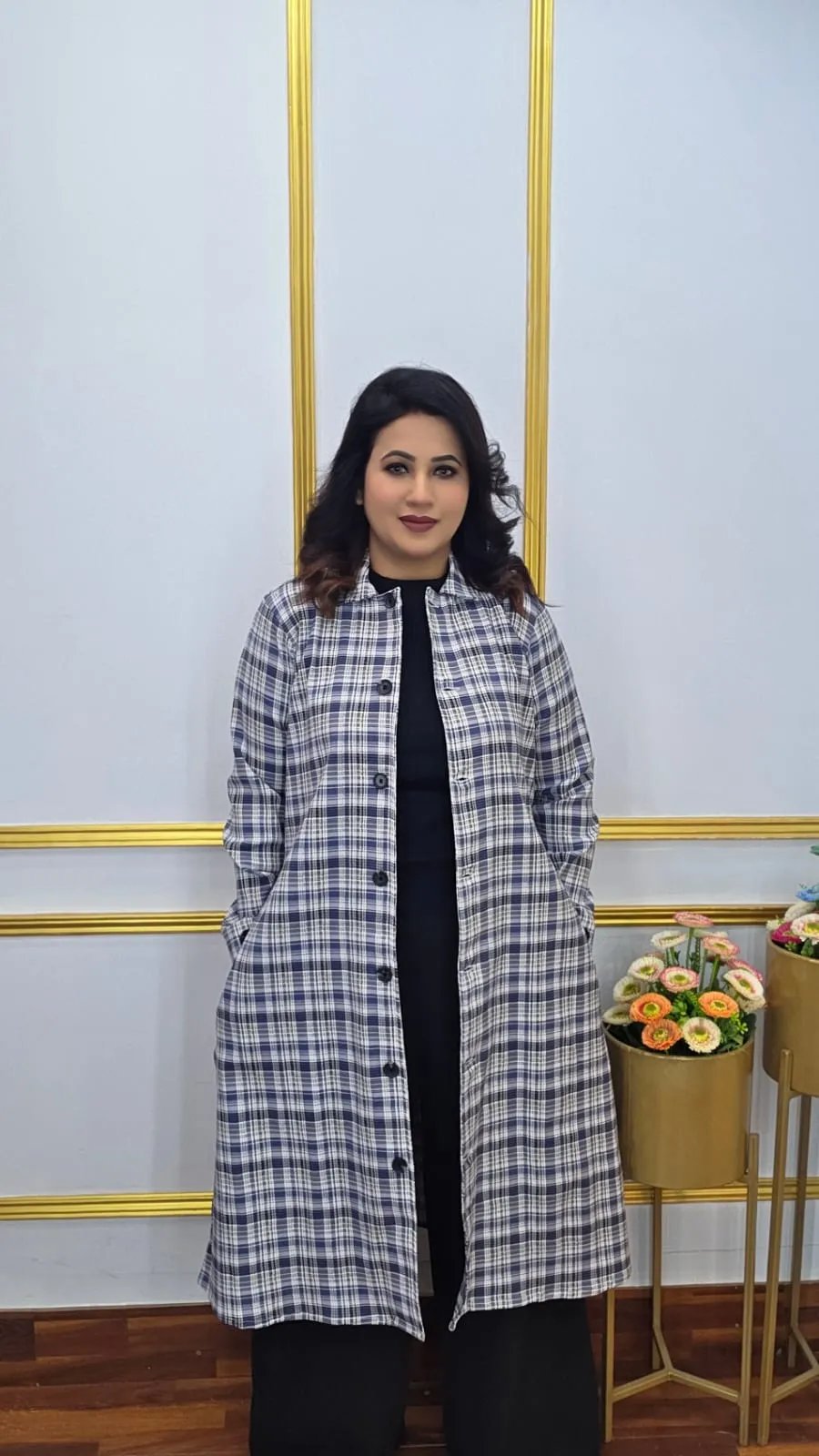 Elegant Women&rsquo;s Long Check Blazer with Side Pockets