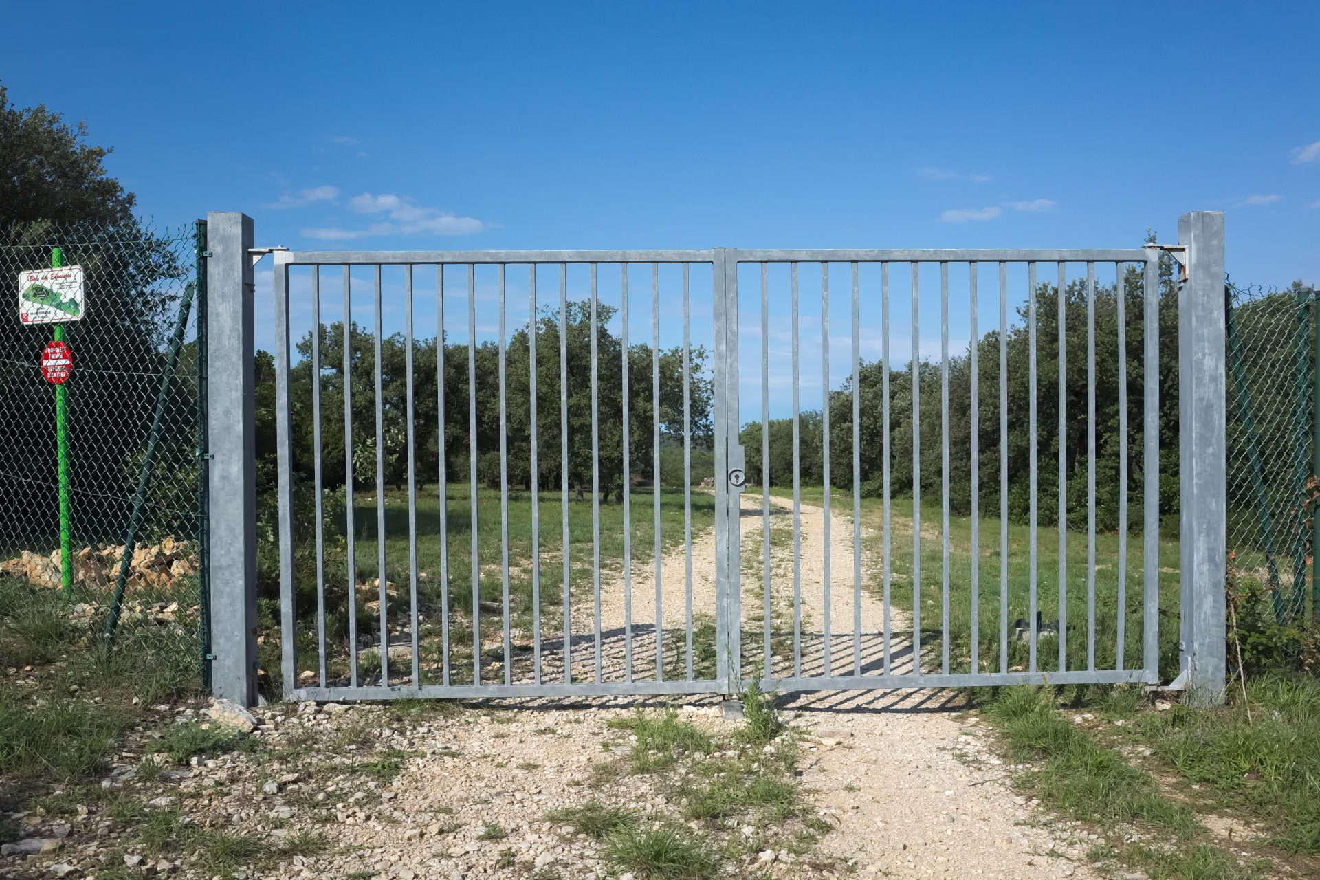 שערים חשמליים במרכז
