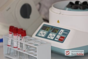 Zestaw akcesoriów niezbędnych do uzyskania fibryny bogatopłytkowej - wirówka i zestaw probówek