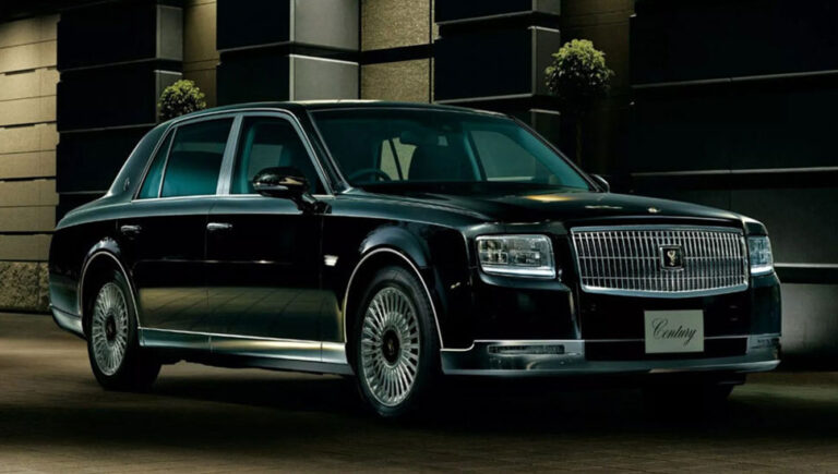 Một lần dọn cỏ xe sang, dọn sang xe cỏ. Toyota