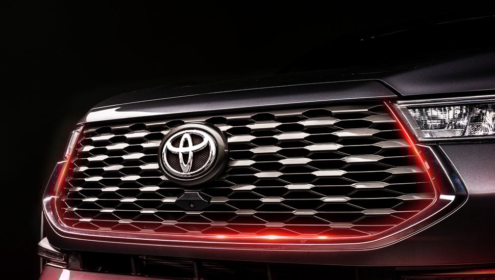 01 innova cross hev thumbnail 1
