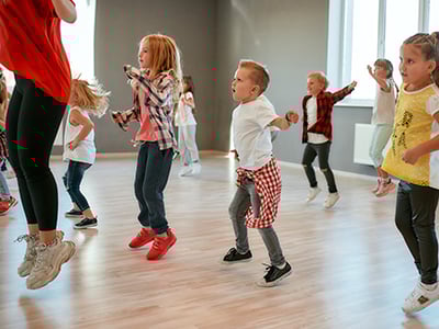 antrenamente-cu-copii-kids-fitness antrenamente cu copii dansuri kids fitness antrenor personal md