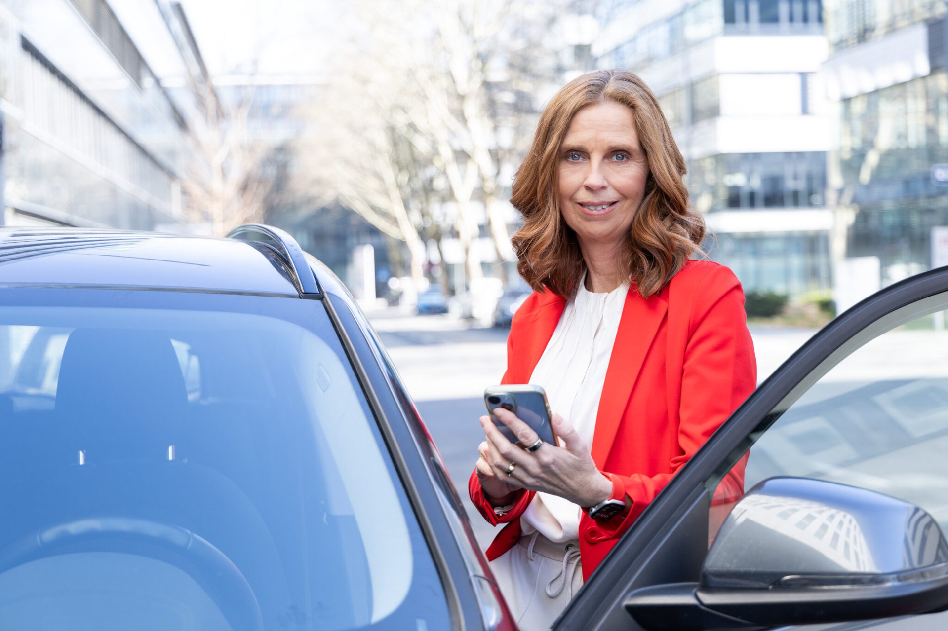 How are travel expenses (mileage allowance) correctly accounted for in Austria in 2025?