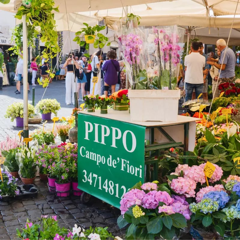 La nostra Magica sede in Piazza Campo de' Fiori, Fioristi da oltre 40 anni.