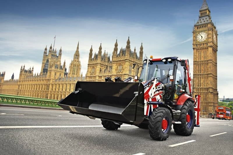 Экскаватор погрузчик JCB ECO по дорогам общего пользования Экскаватор погрузчик JCB ECO