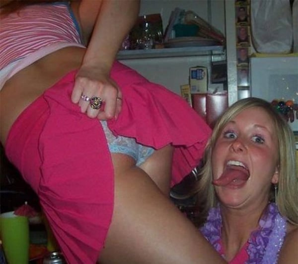 Keywords: girl, pink skirt