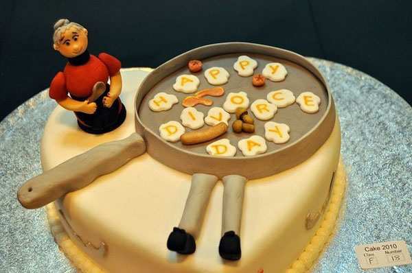 Hilarious Divorce Cake that is better than the wedding cake. (4)
