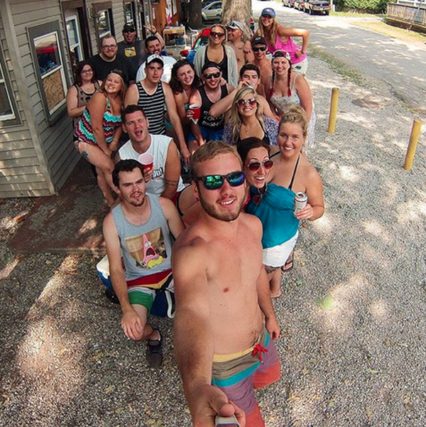 Weekend confessions of drunk girls and guys partying. (38)