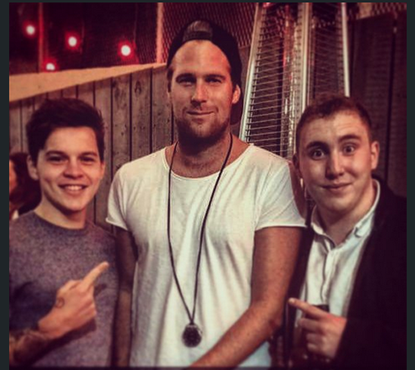 Weekend confession s of drunk girls and guys partying. (17)