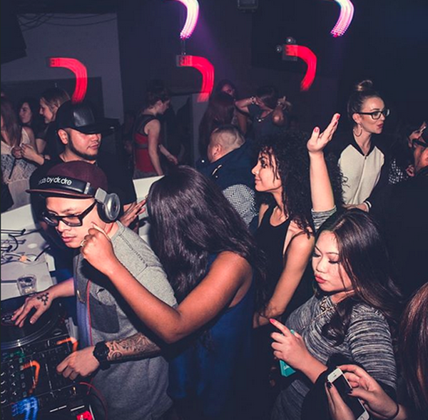 Weekend confession s of drunk girls and guys partying. (26)