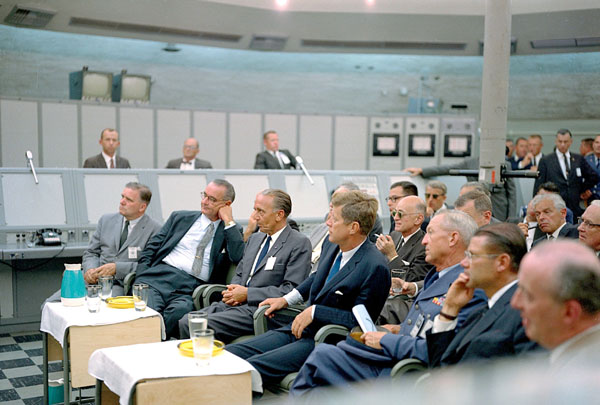 Historically Significant Moments caught on camera. (24)