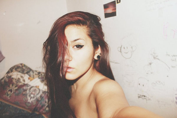 Weekend confessions of drunk girls and guys partying. (34)