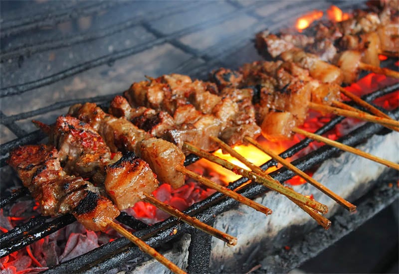 Let’s get right into the weirdest foods – that someone must love and that’s why they exist, remember that – around the world.