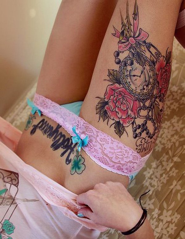 Some of the sexiest tattooed women on the Internet. (22)